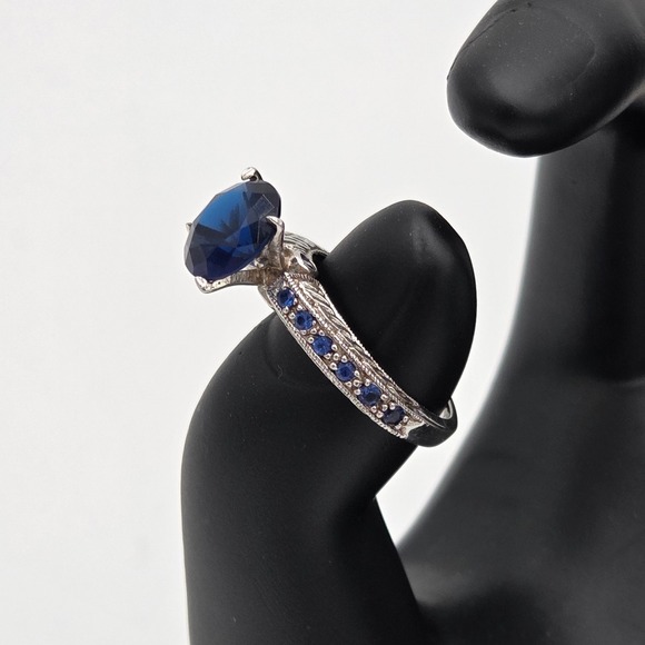 Women Size 6 - 925 Sterling Silver Ring with Simulated Sapphire & Accent Stones - Picture 1 of 5